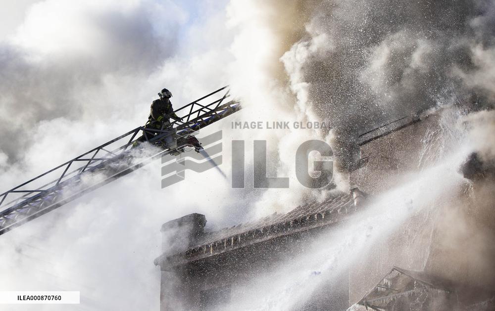 CANADA-TORONTO-APARTMENT BUILDING-FIRE