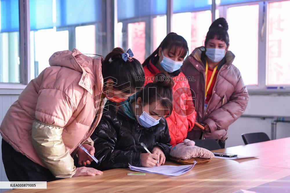 CHINA-XINJIANG-YUTIAN-INDUSTRIAL PARK-COUPLE (CN)