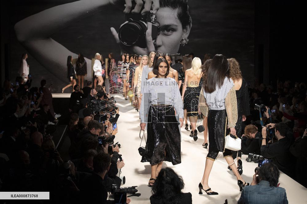 PFW - Chanel Runway Jill Kortleve