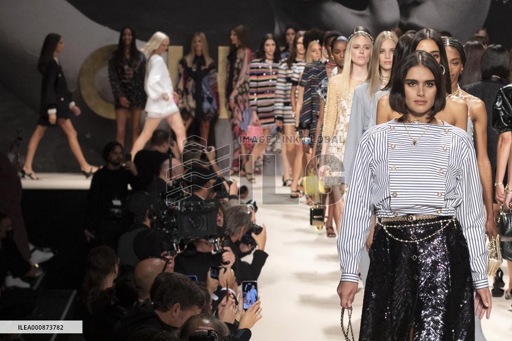 PFW - Chanel Runway Jill Kortleve