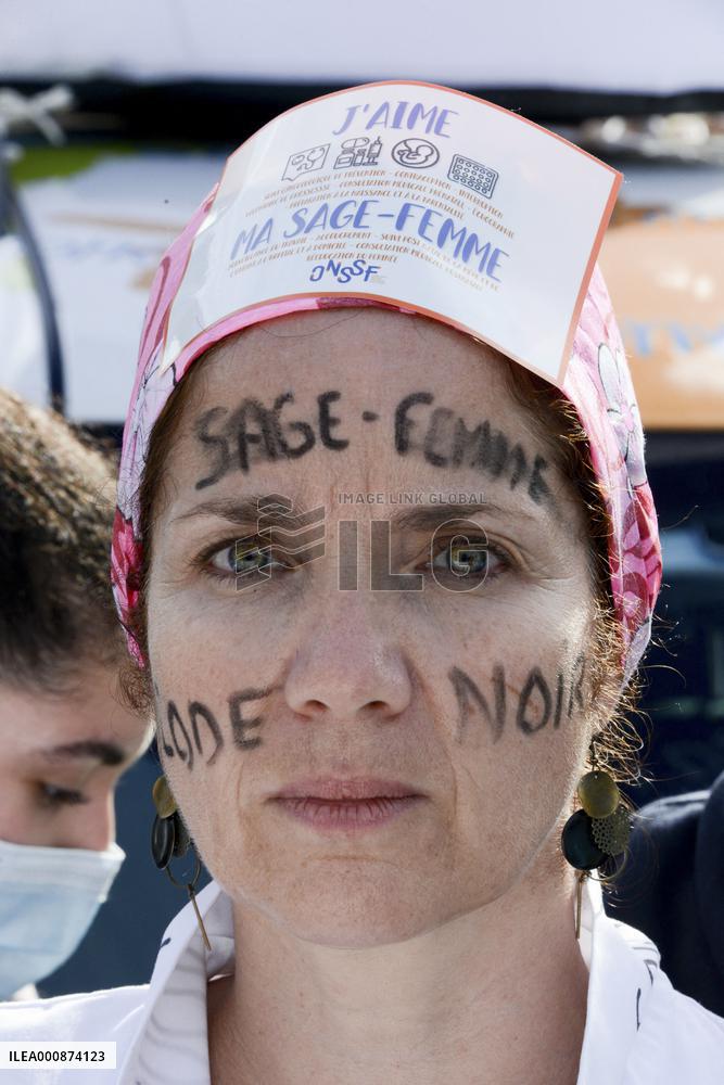 Demonstration Of Midwives On Strike - Paris