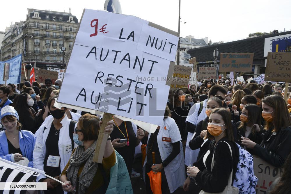 Demonstration Of Midwives On Strike - Paris
