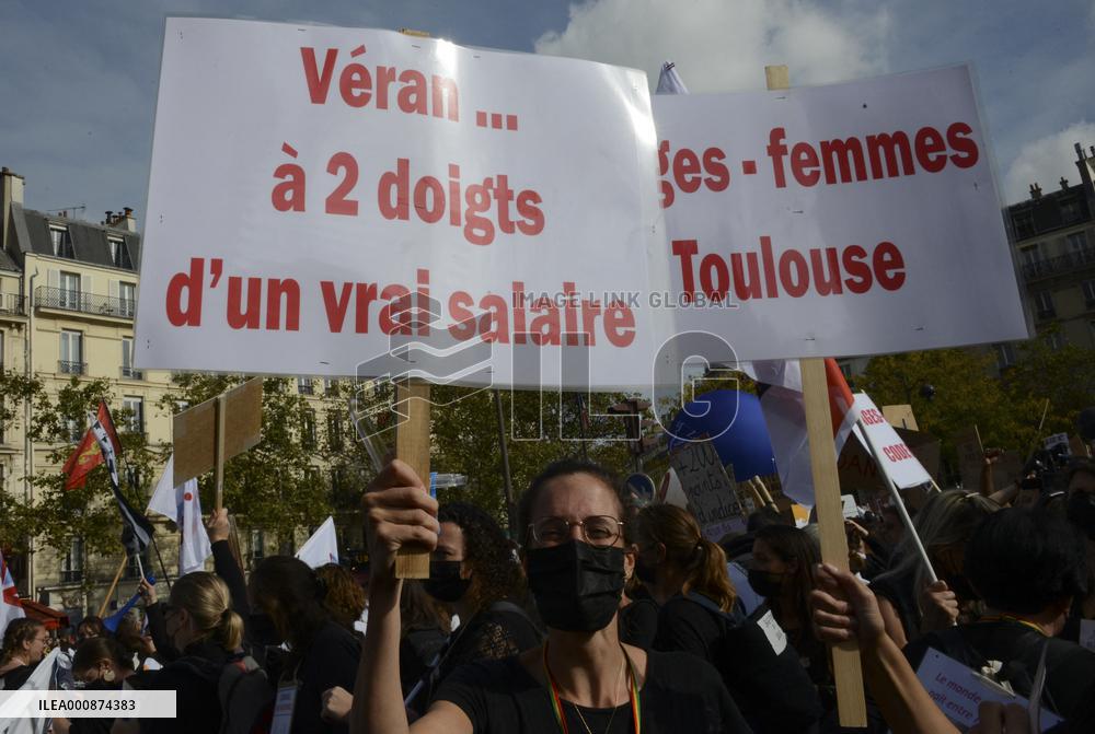 Demonstration Of Midwives On Strike - Paris