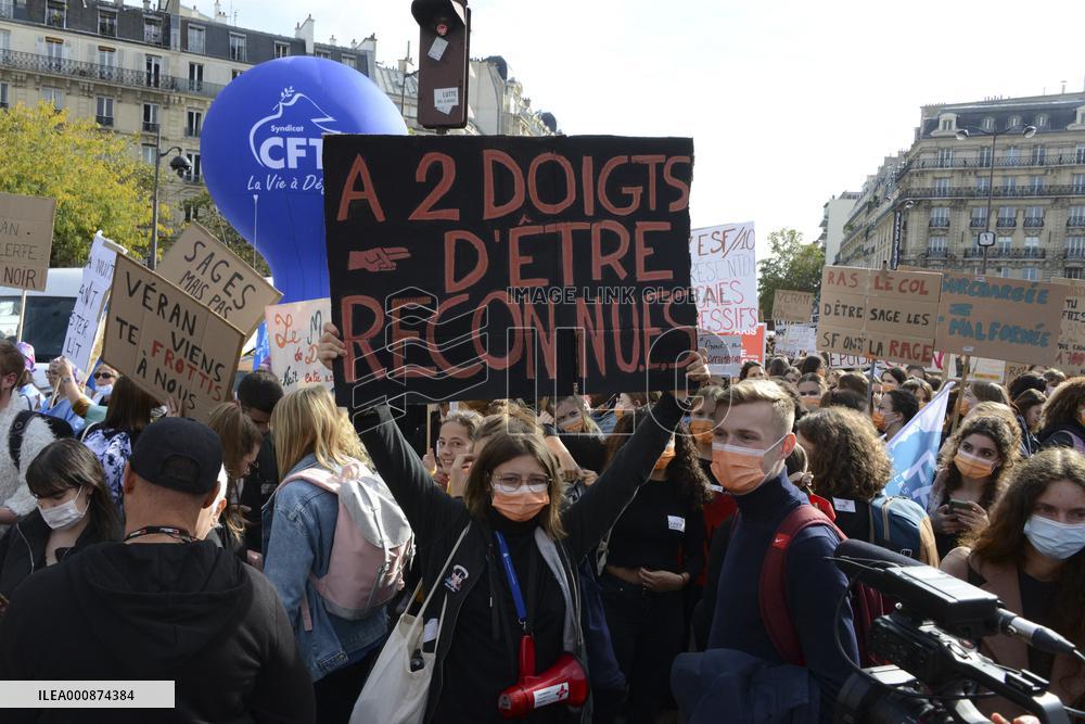 Demonstration Of Midwives On Strike - Paris