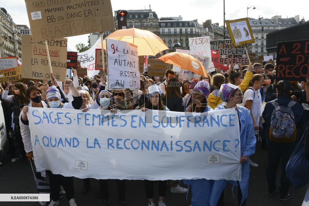 Demonstration Of Midwives On Strike - Paris