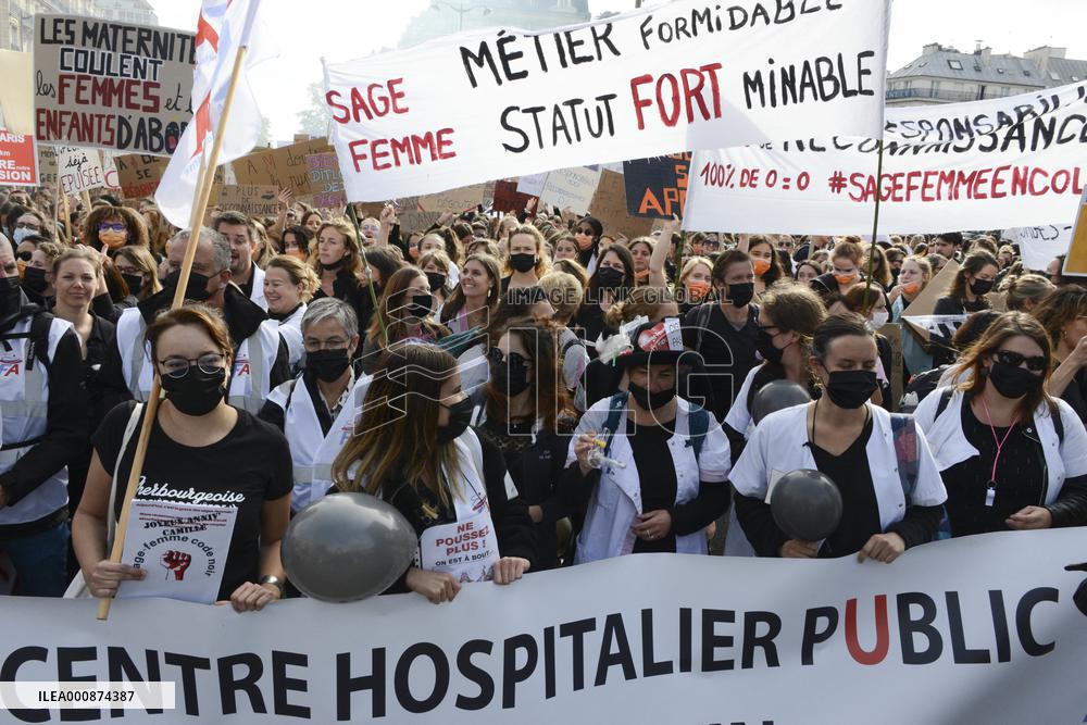 Demonstration Of Midwives On Strike - Paris