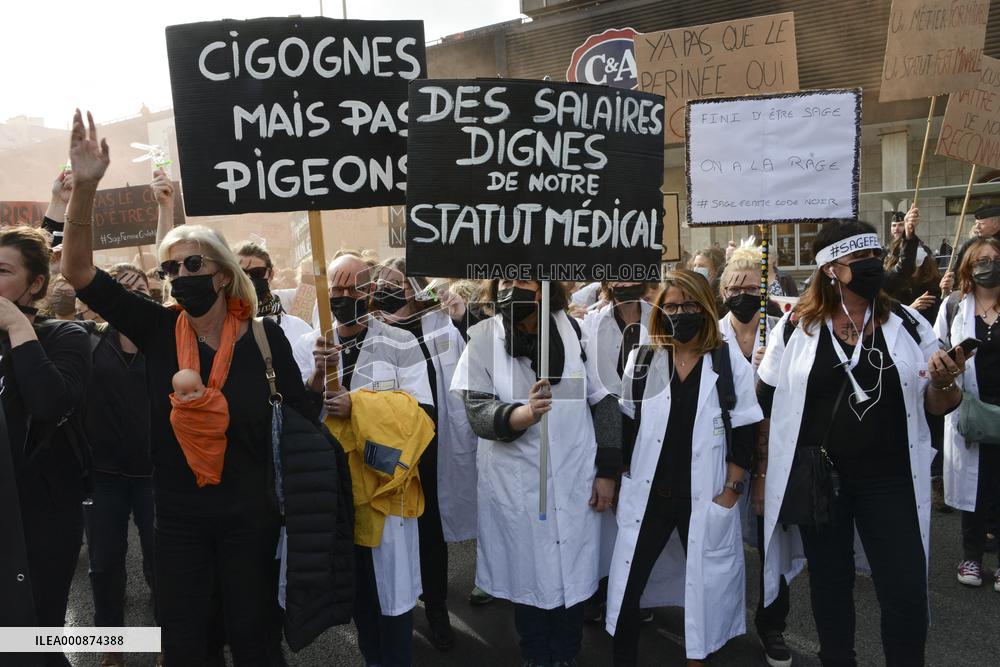 Demonstration Of Midwives On Strike - Paris