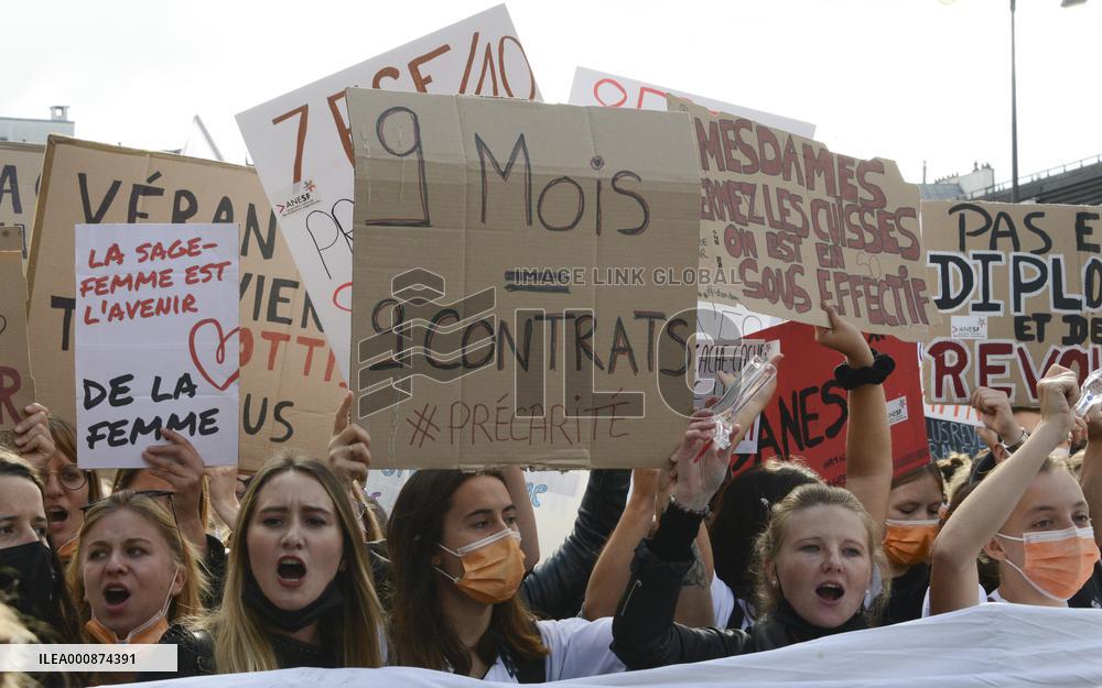 Demonstration Of Midwives On Strike - Paris