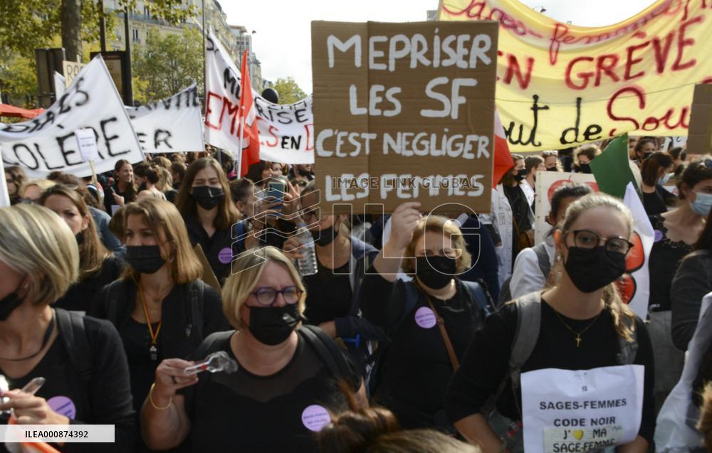 Demonstration Of Midwives On Strike - Paris
