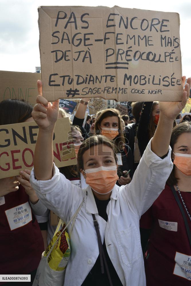 Demonstration Of Midwives On Strike - Paris
