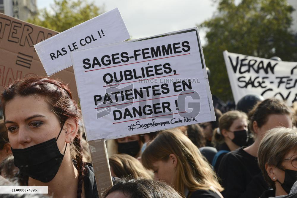 Demonstration Of Midwives On Strike - Paris