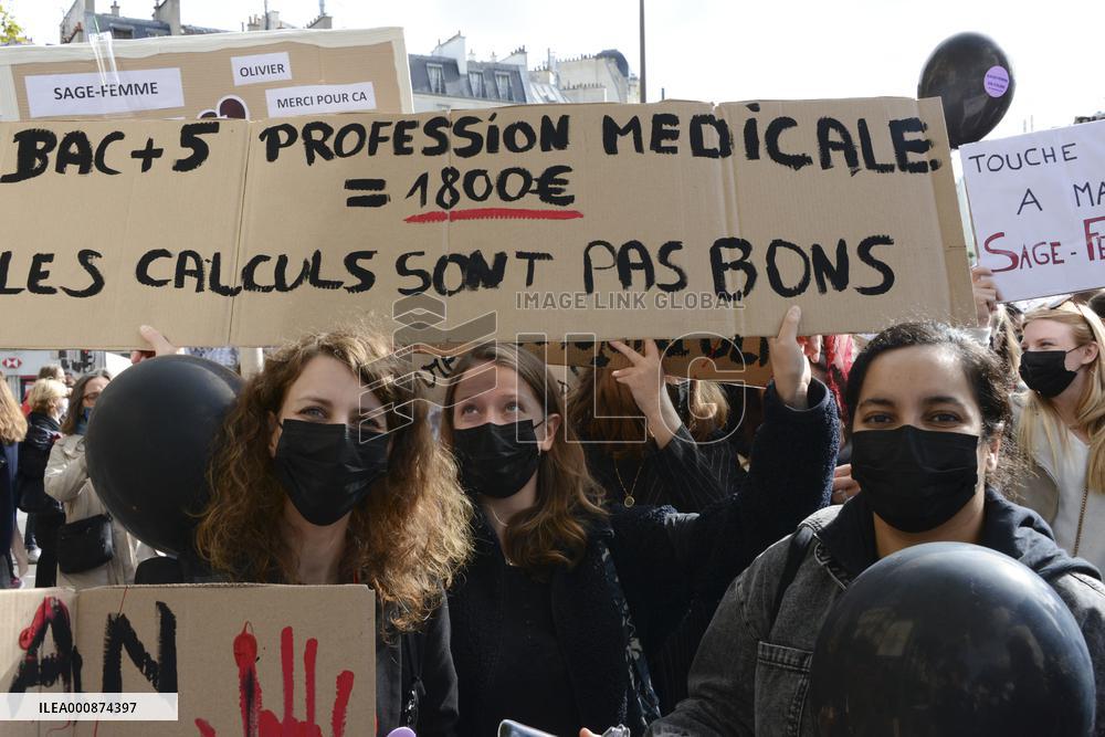 Demonstration Of Midwives On Strike - Paris