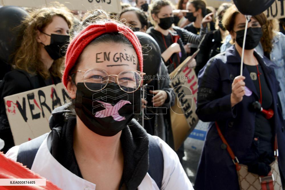 Demonstration Of Midwives On Strike - Paris