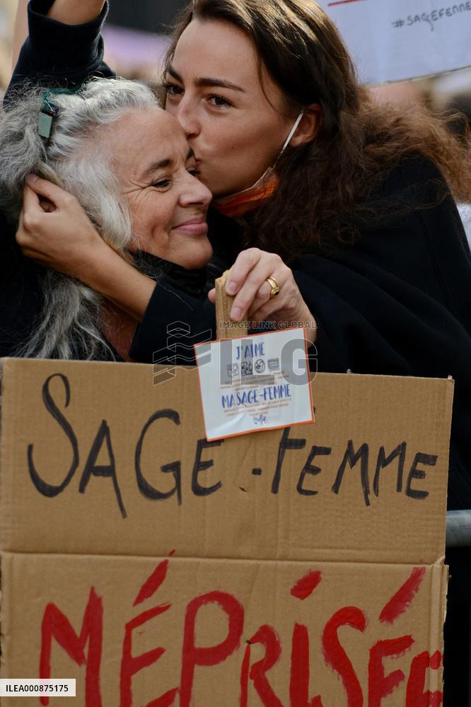 Midwives Protest - Paris