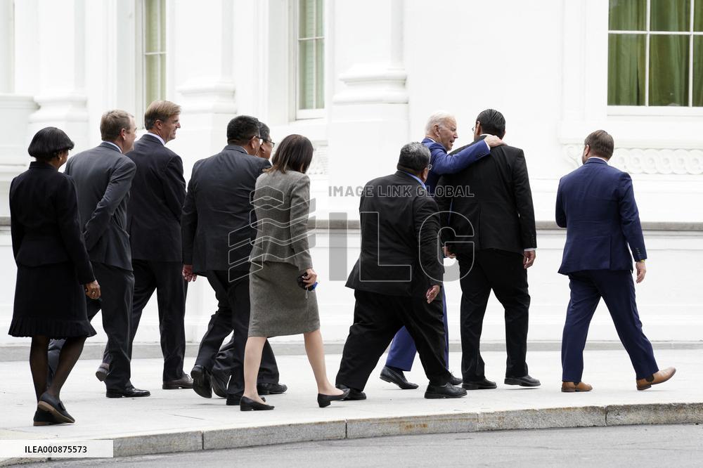 Joe Biden signs the proclamations - Washington