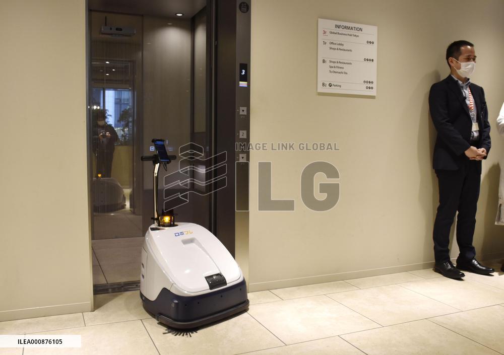 Cleaning robot
