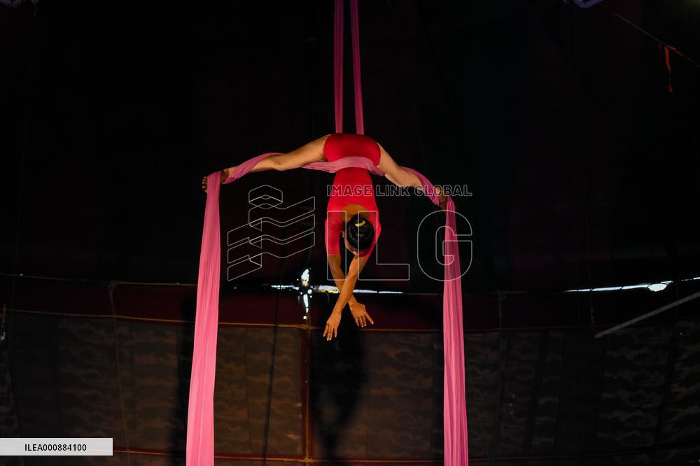 HUMAN-INTEREST/KOLKATA