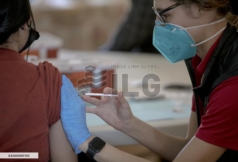 U.S.-TEXAS-COVID-19-VACCINATION