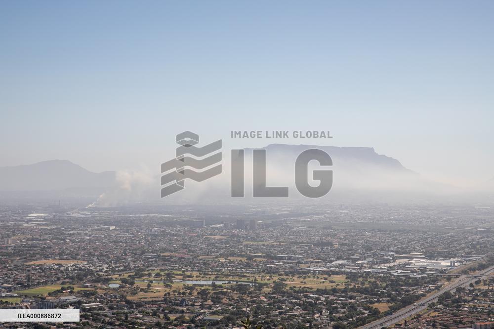 SOUTH AFRICA-WESTERN CAPE-HEAT WAVE