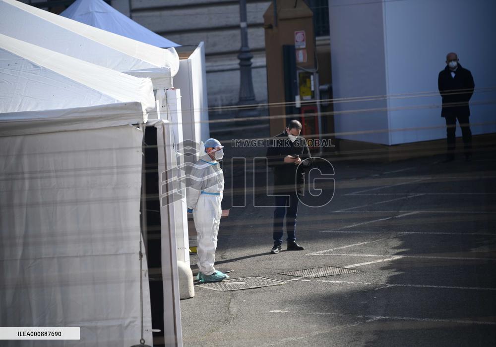 ITALY-ROME-DRIVE-THRU-ELECTION