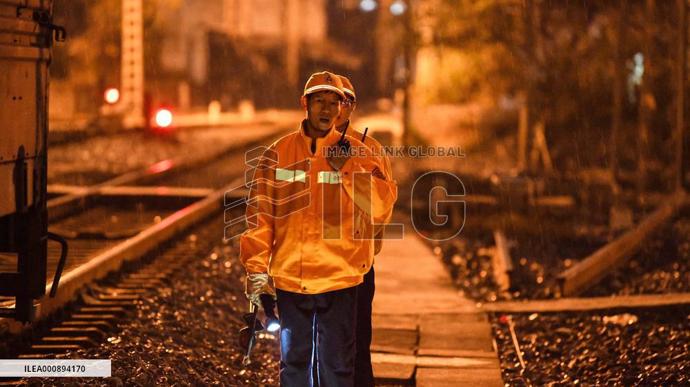 CHINA-GUANGXI-LIUZHOU-FREIGHT TRAIN-MAINTENANCE (CN)