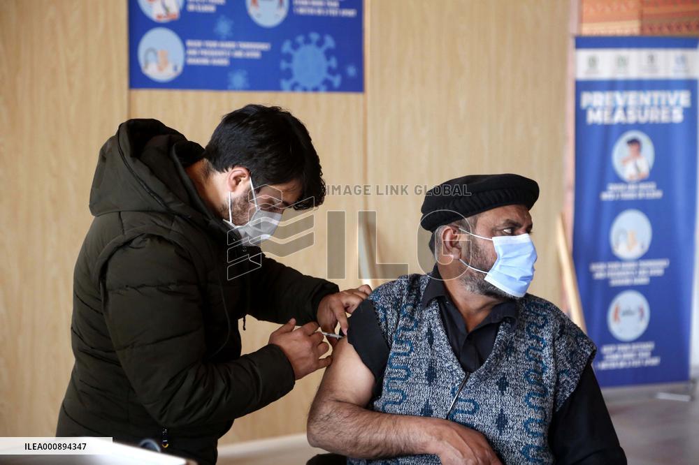 PAKISTAN-ISLAMABAD-COVID-19-VACCINATION