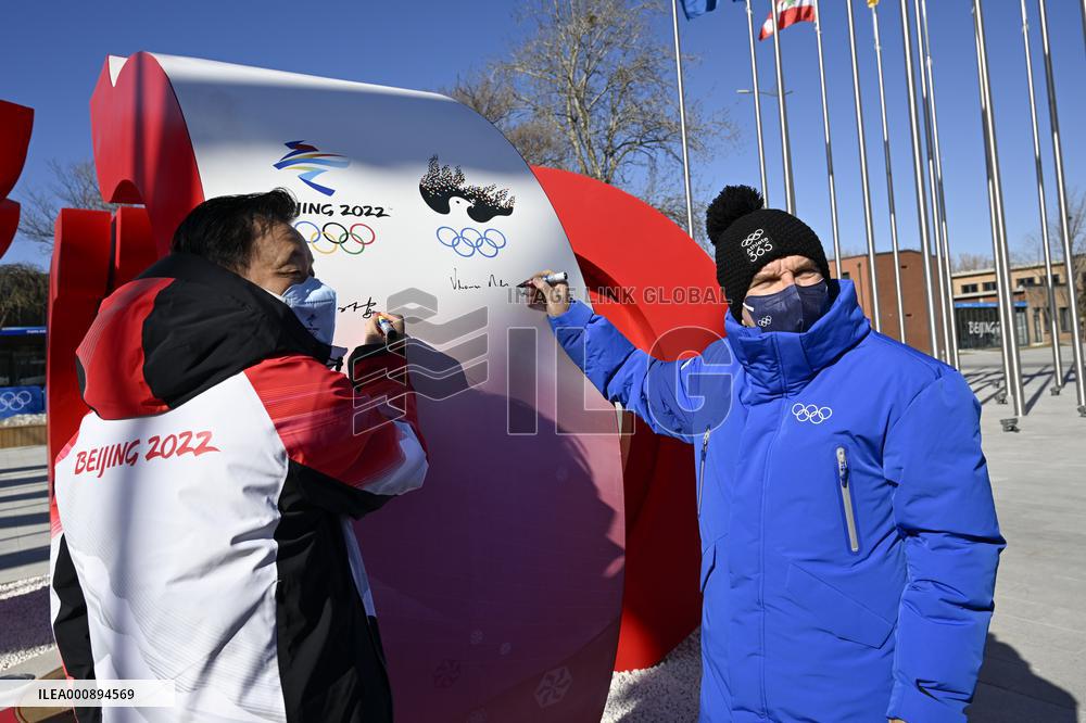 (BEIJING 2022)CHINA-BEIJING-WINTER OLYMPICS-TRUCE MURAL (CN)