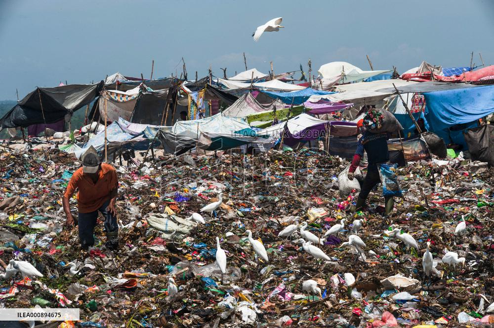Plastic Waste Scavengers - Indonesia