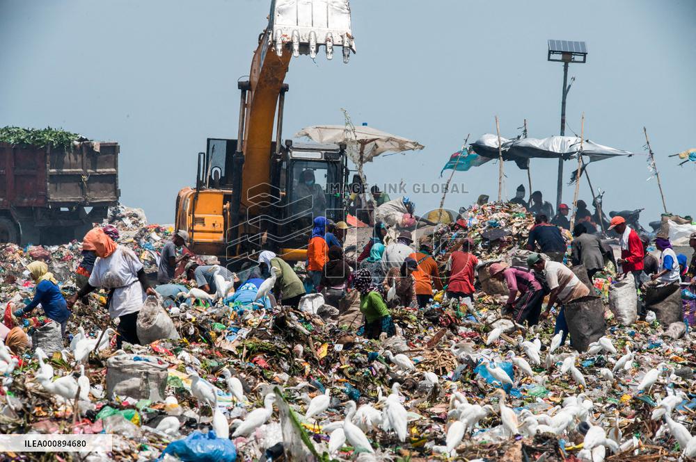 Plastic Waste Scavengers - Indonesia