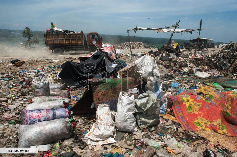 Plastic Waste Scavengers - Indonesia