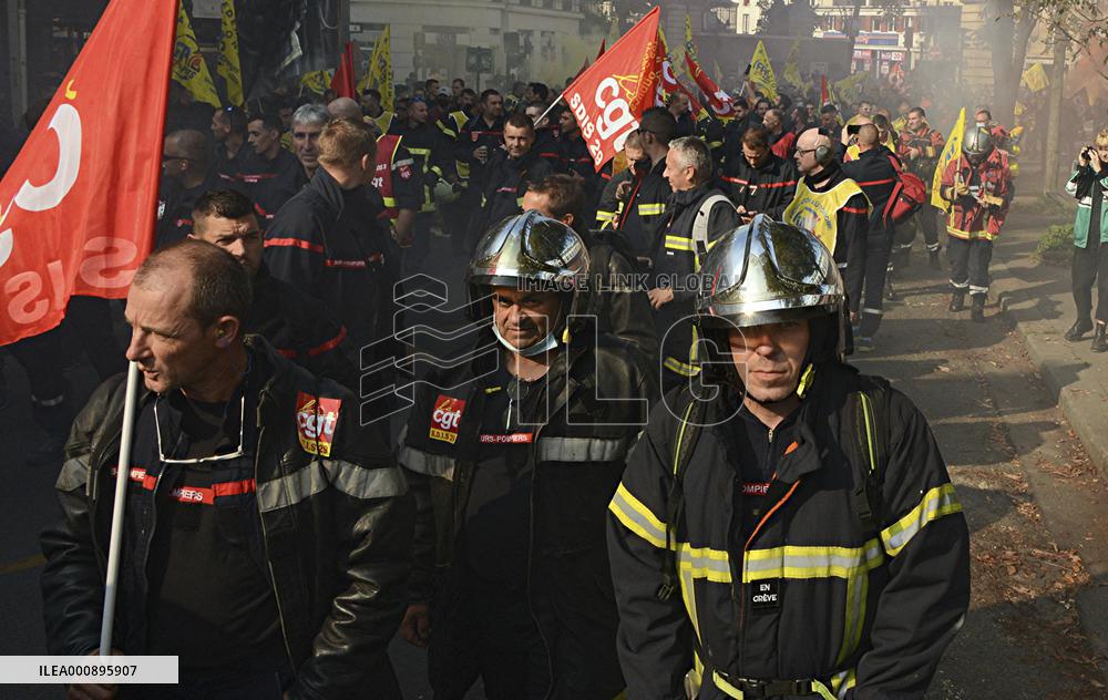 Firefighters Demonstration - Paris