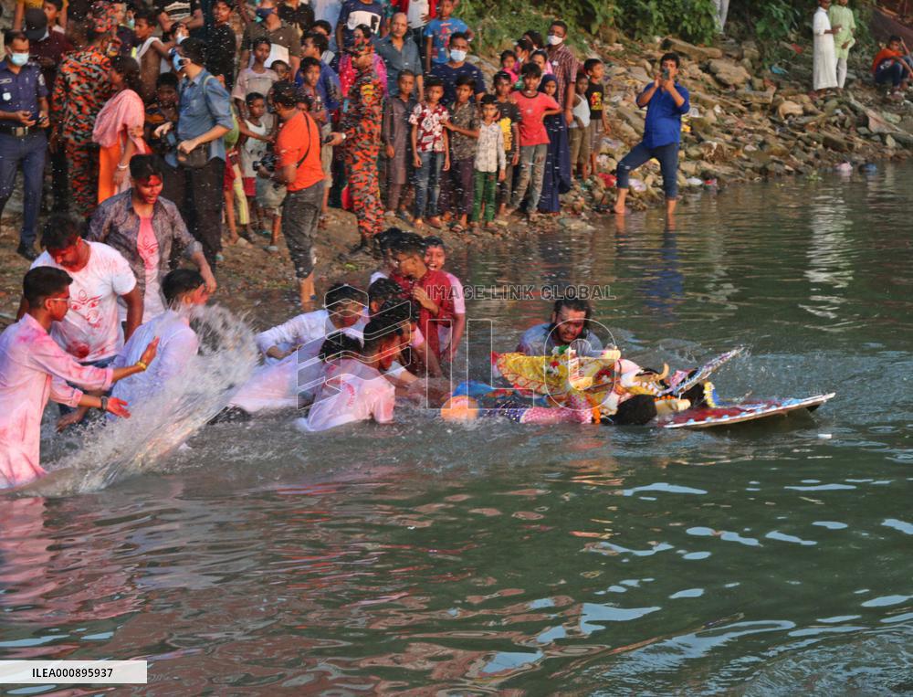 Durga Puja Ends With Immersion Of Idols - Bangladesh