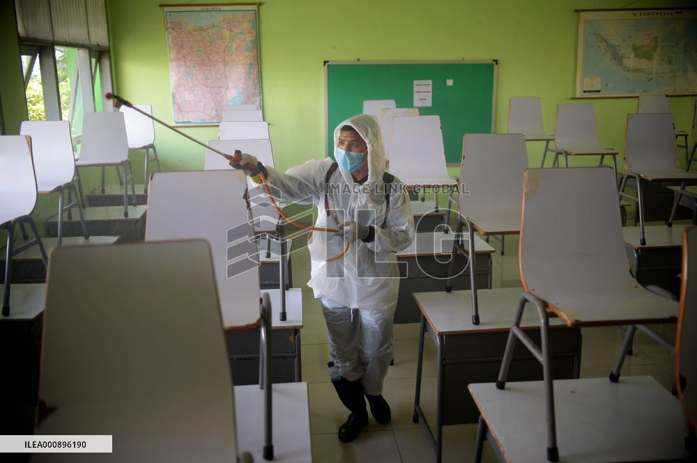 INDONESIA-JAKARTA-COVID-19-DISINFECTION