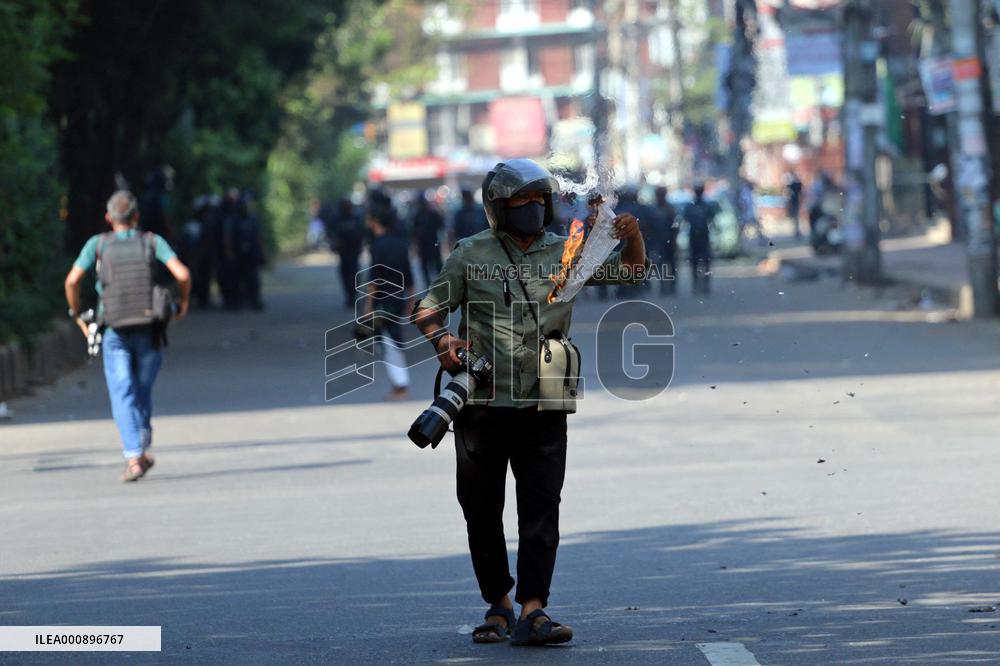 Protesters Clash With Police - Dhaka