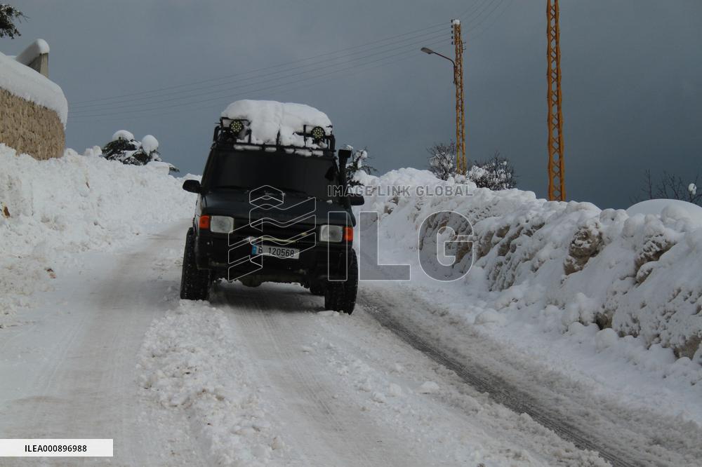 LEBANON-BCHARRE-SNOWSTORM