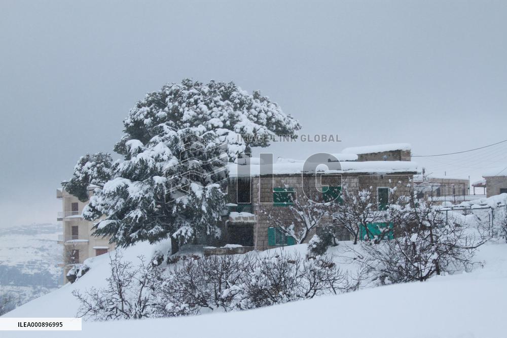 LEBANON-BCHARRE-SNOWSTORM