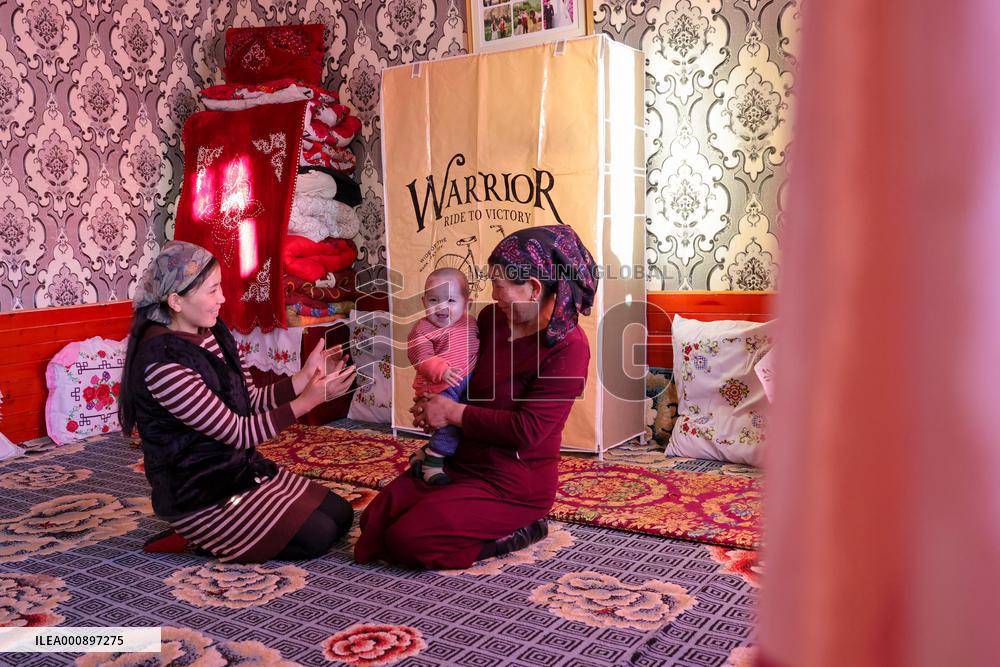 (FOCUS)CHINA-XINJIANG-HERDSMEN-NEW LIFE (CN)