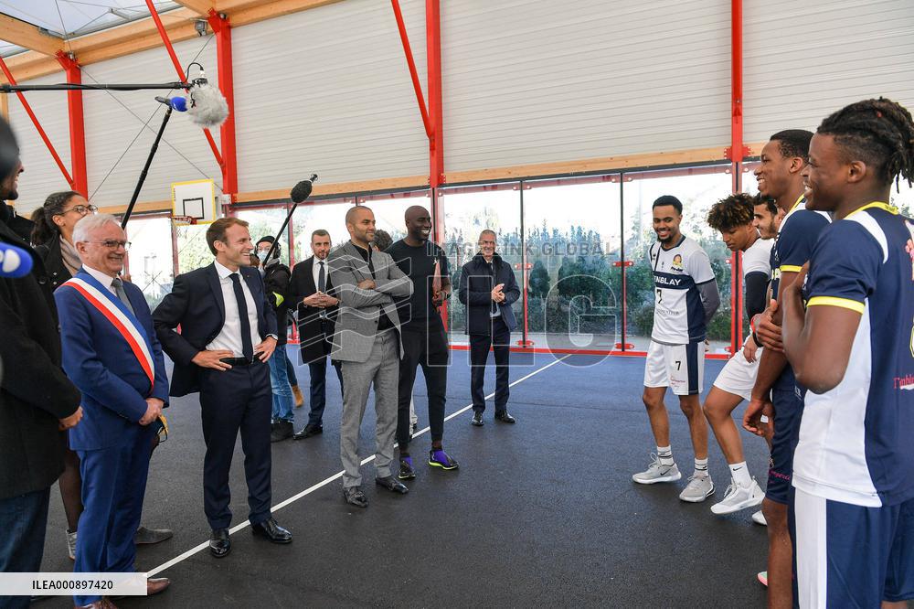 Emmanuel Macron visited the sports hall - JO Paris 2024 - Tremblay