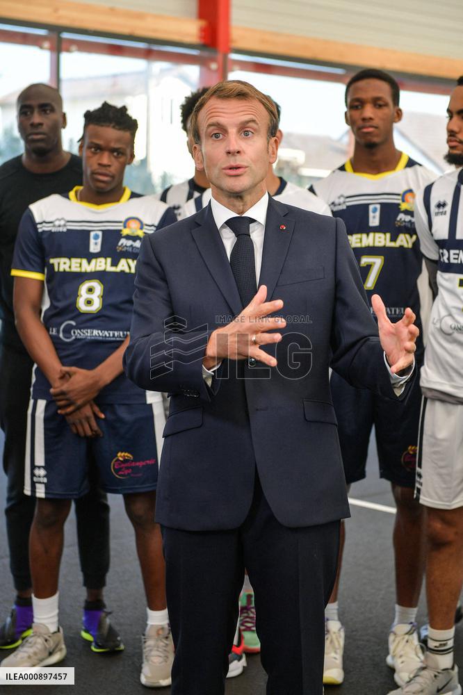 Emmanuel Macron visited the sports hall - JO Paris 2024 - Tremblay