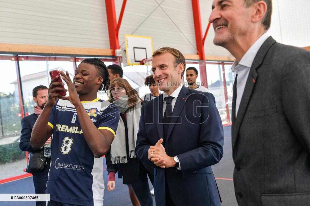 Emmanuel Macron visited the sports hall - JO Paris 2024 - Tremblay