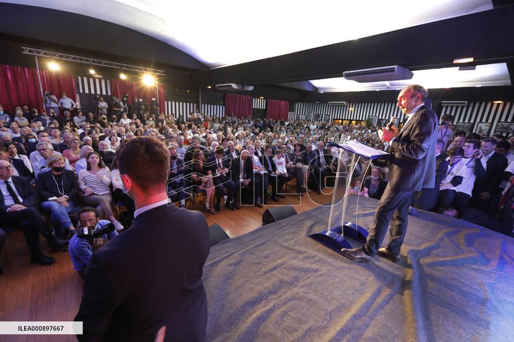 Eric Zemmour Holds A Public Meeting - Nimes