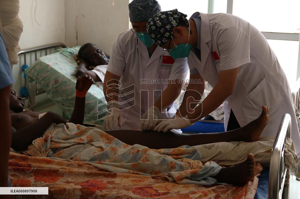 RWANDA-KIGALI-CHINESE DOCTOR-SPECIAL SURGERY