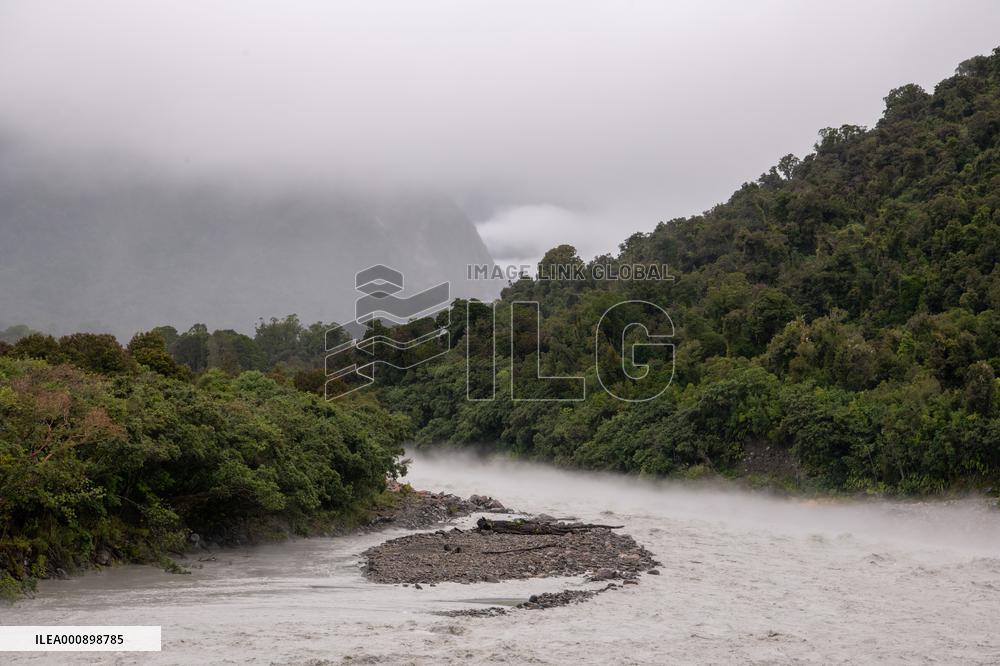NEW ZEALAND-WESTLAND DISTRICT-WILD WEATHER