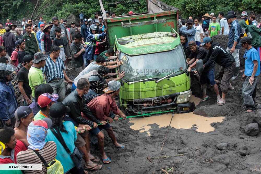 INDONESIA-YOGYAKARTA-COLD LAVA-MOUNT MERAPI