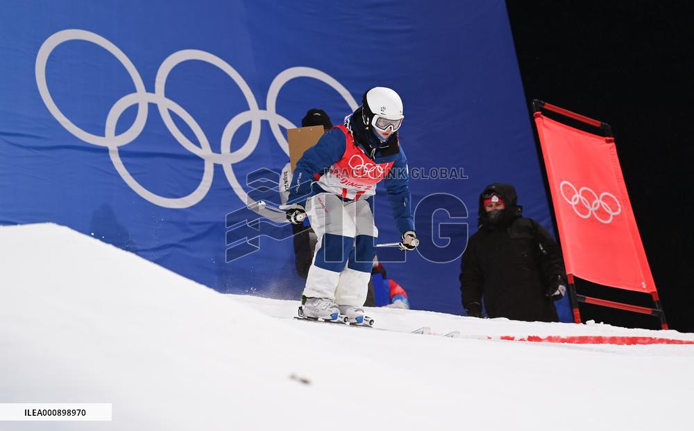 (BEIJING2022)CHINA-ZHANGJIAKOU-OLYMPIC WINTER GAMES-FREESTYLE SKIING-WOMEN'S MOGULS QUALIFICATION(CN)