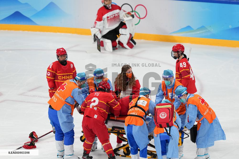(XHTP)(BEIJING2022)CHINA-BEIJING-OLYMPIC WINTER GAMES-ICE HOCKEY-WOMEN'S PRELIMINARY-CHINA VS JAPAN