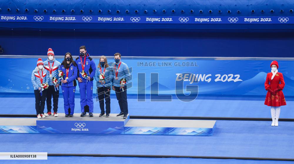 (BEIJING2022)CHINA-BEIJING-WINTER OLYMPIC GAMES-CURLING-MIXED DOUBLES-FLOWER CEREMONY (CN)