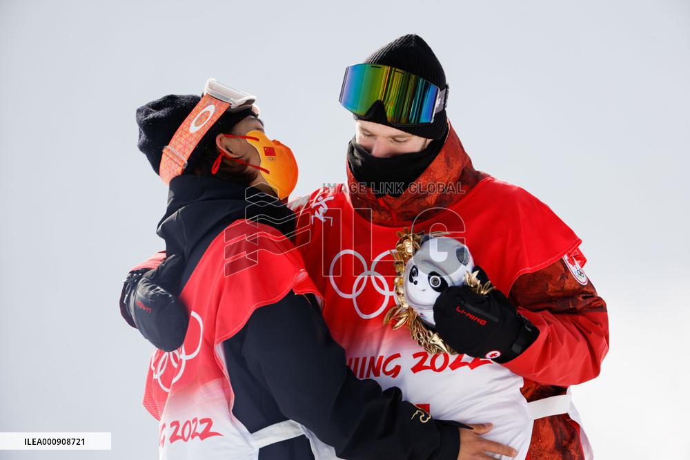 Xinhua Headlines: Beyond the playing field, friendships at Beijing 2022 capture hearts and minds