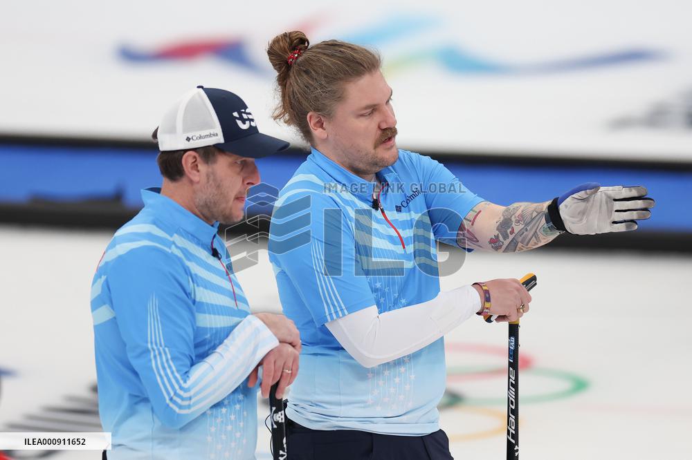(BEIJING2022)CHINA-BEIJING-OLYMPIC WINTER GAMES-CURLING-MEN'S ROUND ROBIN SESSION-USA VS GBR (CN)