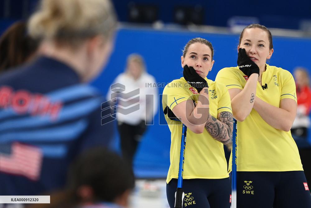 (BEIJING2022)CHINA-BEIJING-OLYMPIC WINTER GAMES-CURLING-WOMEN'S ROUND ROBIN SESSION-USA VS SWE (CN)
